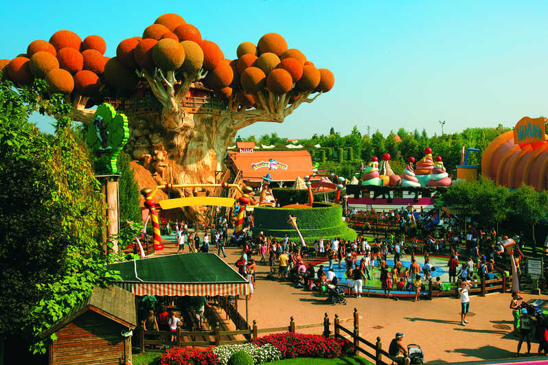Where place Gardaland amusement park exist?