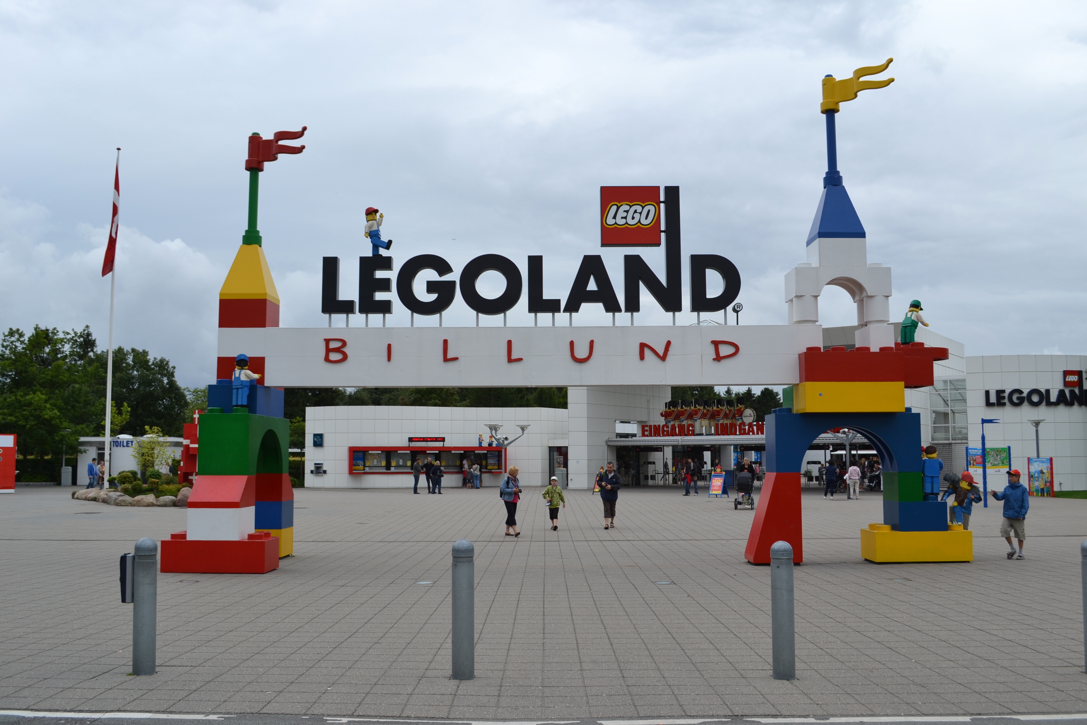 Where Legoland amusement park exist?