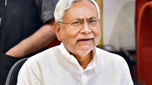 For how many days Nitish Kumar became chief minister of Bihar?