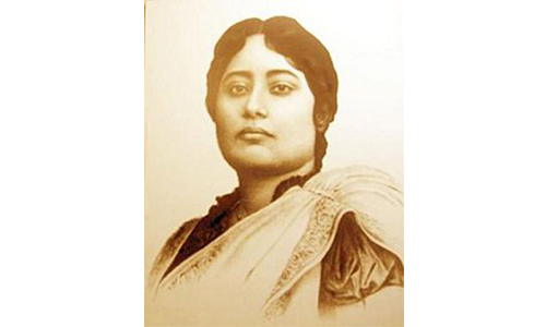 What is the relationship between Rabindranath and this lady (Mrinalini Devi)?