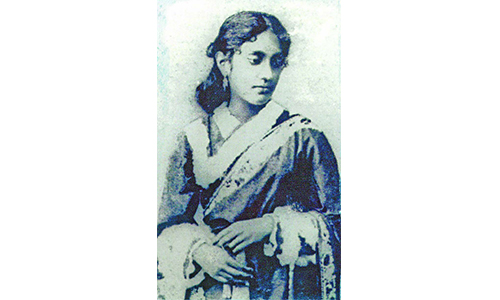 What is the relationship between Rabindranath and this lady (Kadambari Devi)?