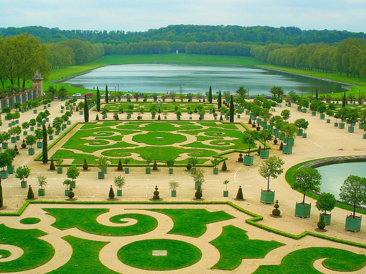 What is the name of this beautiful garden located in France?