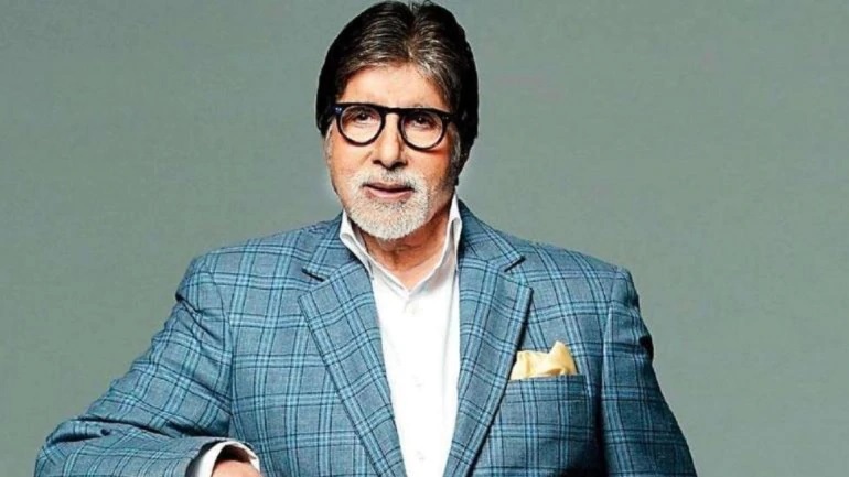 In which movie Amiatabh Bachchan did play the role of Lawyer?