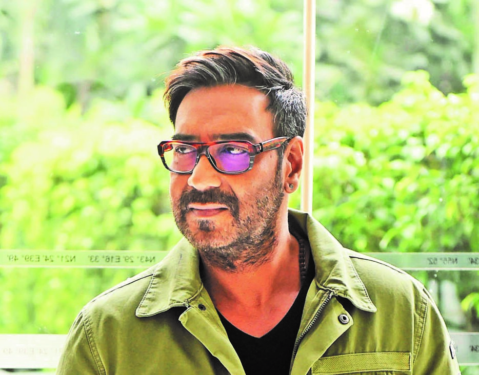 In which movie Ajay Devgan did play the role of Police Officer?