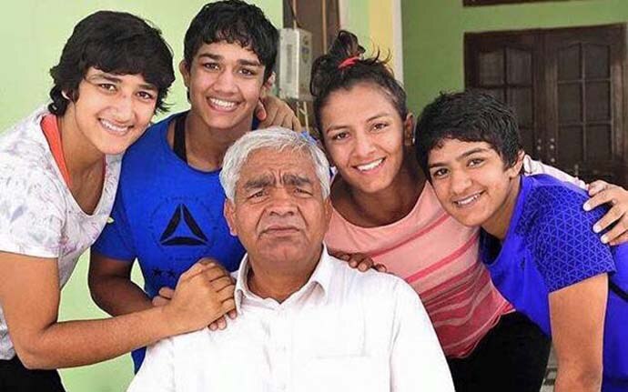Who did play the role of Manvir SIngh Phogat in the movie, Dangal ?