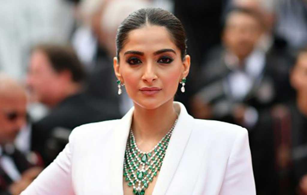 Â  Â Â Guess which of these people are behind Sonam Kapoor's looks?