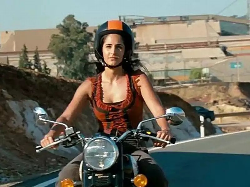 Â  Â Â Katrina rode a bike in Zindagi Na Milegi Na Dobara while ______________________.Â 