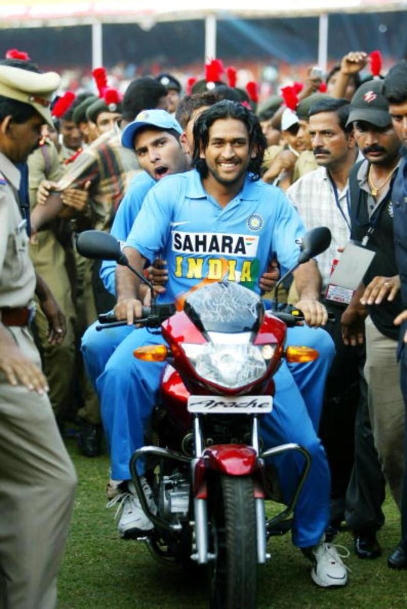Who was sitting behind Dhoni in this picture?
